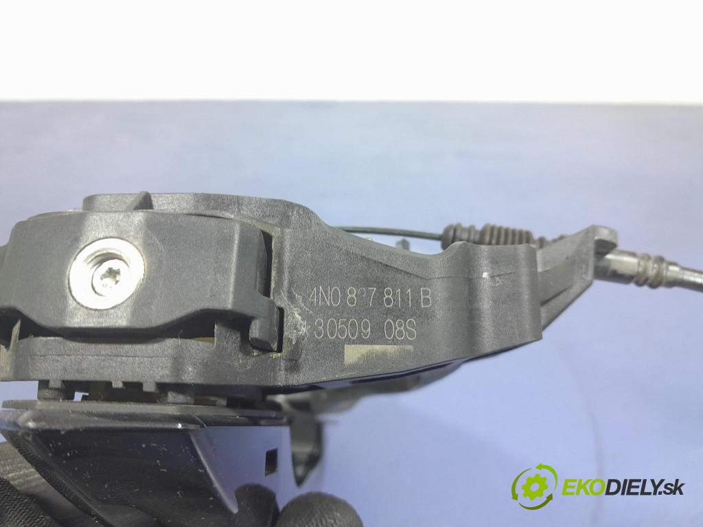 Audi A6 2020 rukoväť zad Prava: 4N0837811B