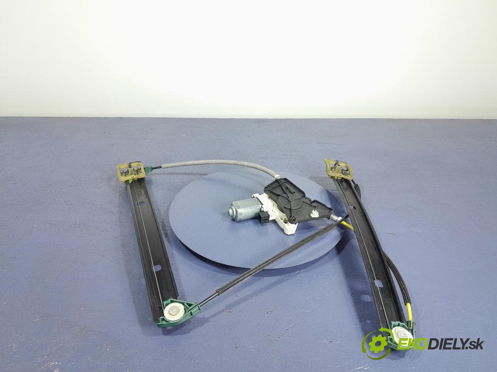 Audi A6 2020 mechanismus stahování Sklenka: před v pravo: 4K0837462
