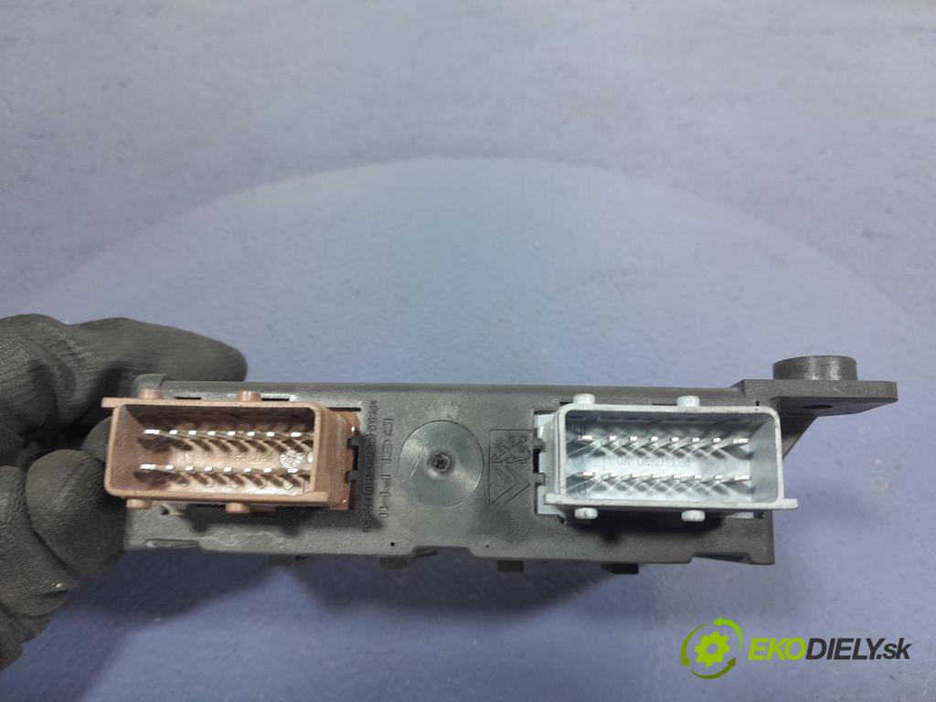 Peugeot 2008 2016 oko Do Přívěsy 8712762057810