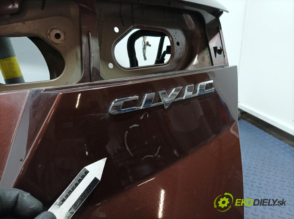 Honda Civic 2011 zadna dveře kufra: kufra: 01