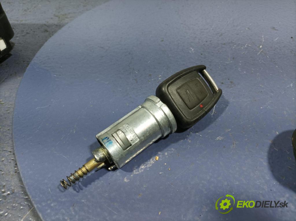 Opel Zafira 2003 riadiaca jednotka Motor: 55351752