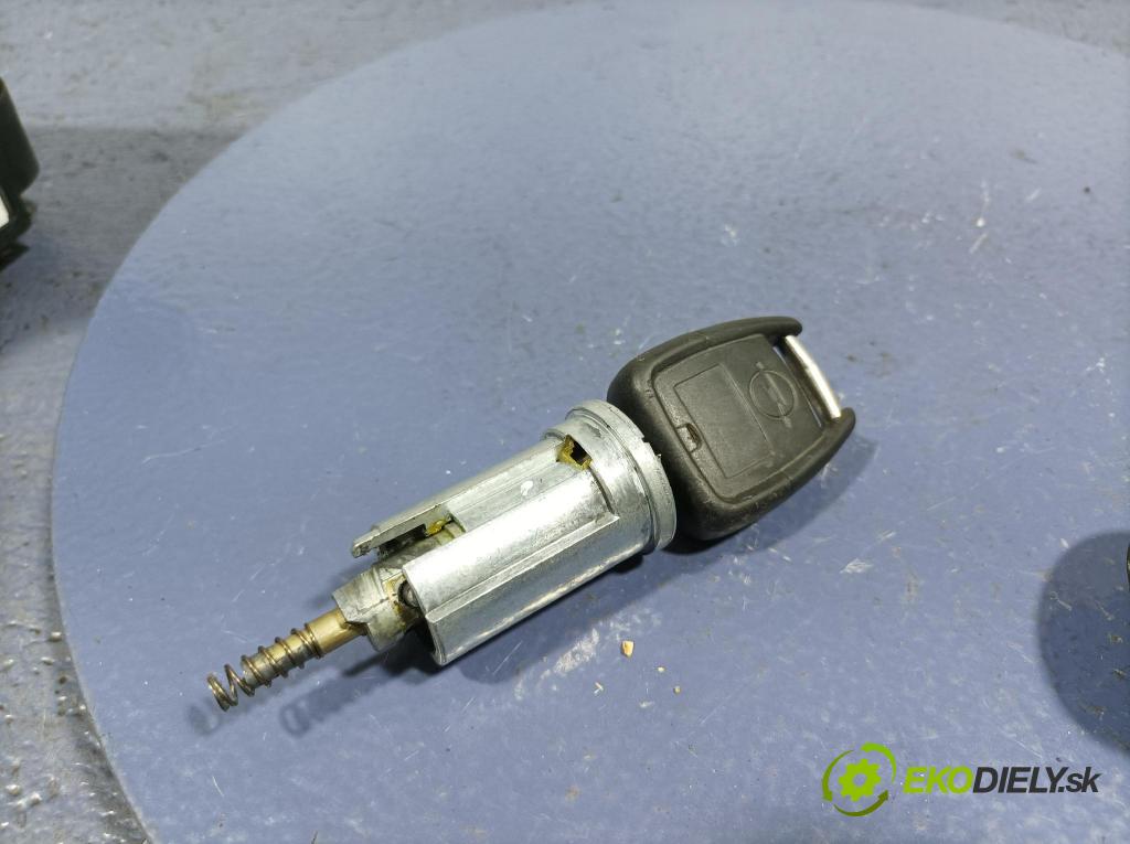 Opel Zafira 2003 riadiaca jednotka Motor: 55351752
