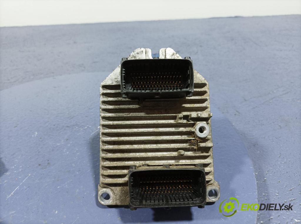 Opel Zafira 2003 riadiaca jednotka Motor: 55351752