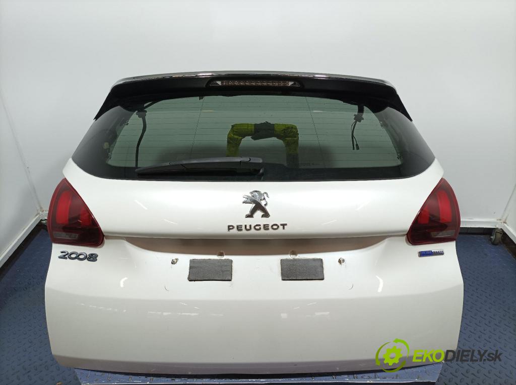 Peugeot 2008 2016 zadna dveře kufra: kufra: 01