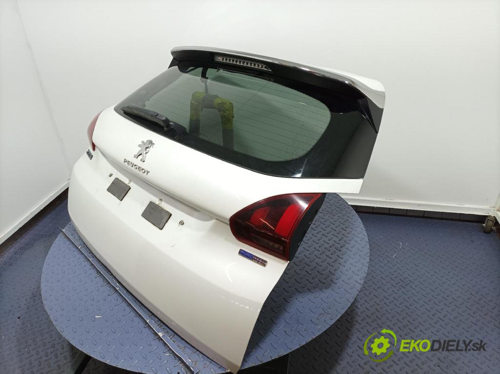 Peugeot 2008 2016 zadna dveře kufra: kufra: 01