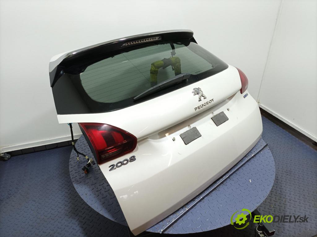 Peugeot 2008 2016 zadna dveře kufra: kufra: 01