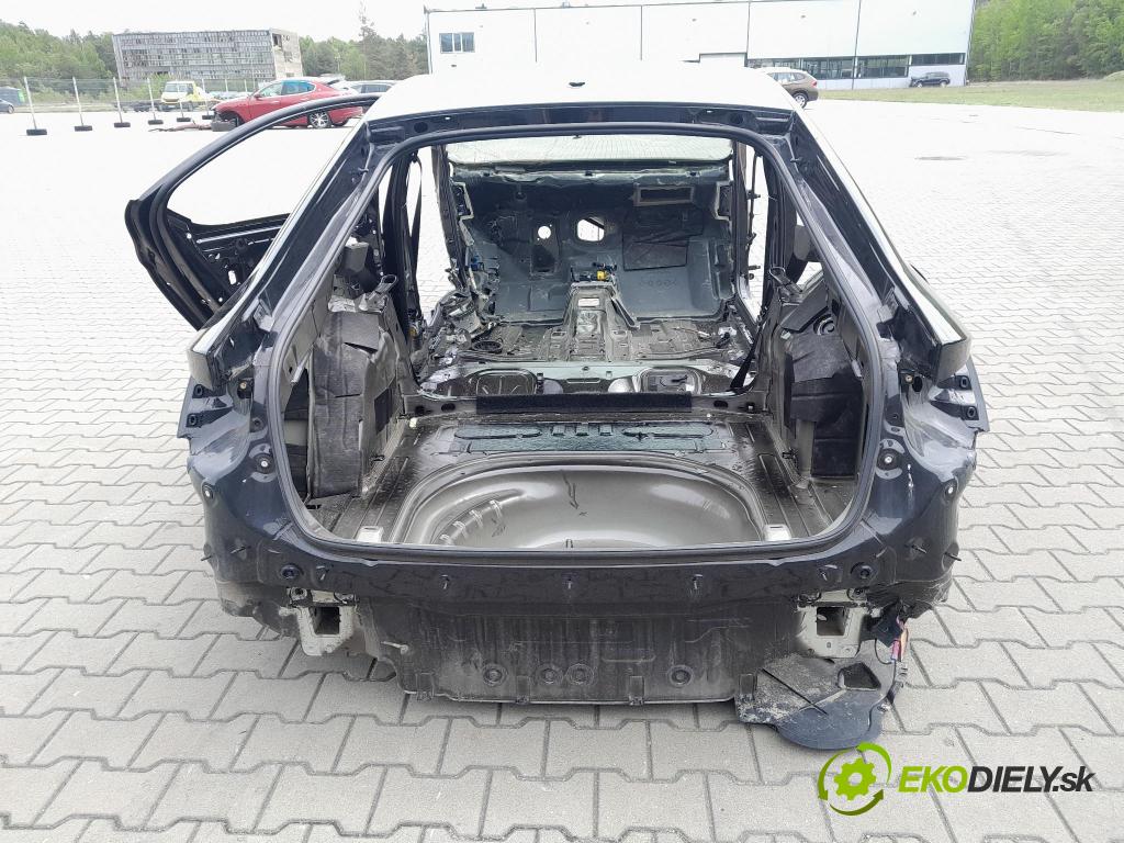 Skoda Octavia 2023 blatník zad v pravo: 01