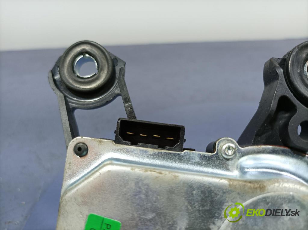 Audi A4 2006 motorek Stěrače: Zad: 01