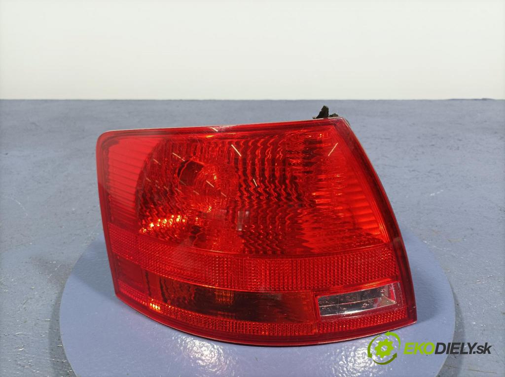 Audi A4 2006 svetlo / reflektor zad ľavá Vonkajsia: 8E9945095E