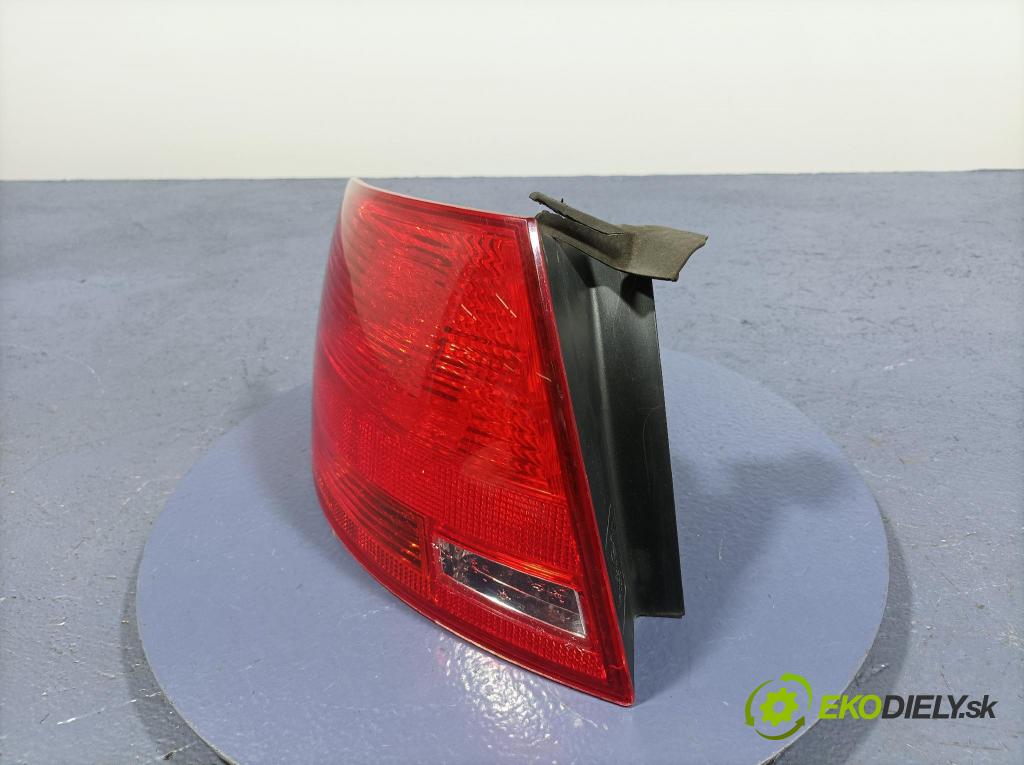Audi A4 2006 svetlo / reflektor zad ľavá Vonkajsia: 8E9945095E