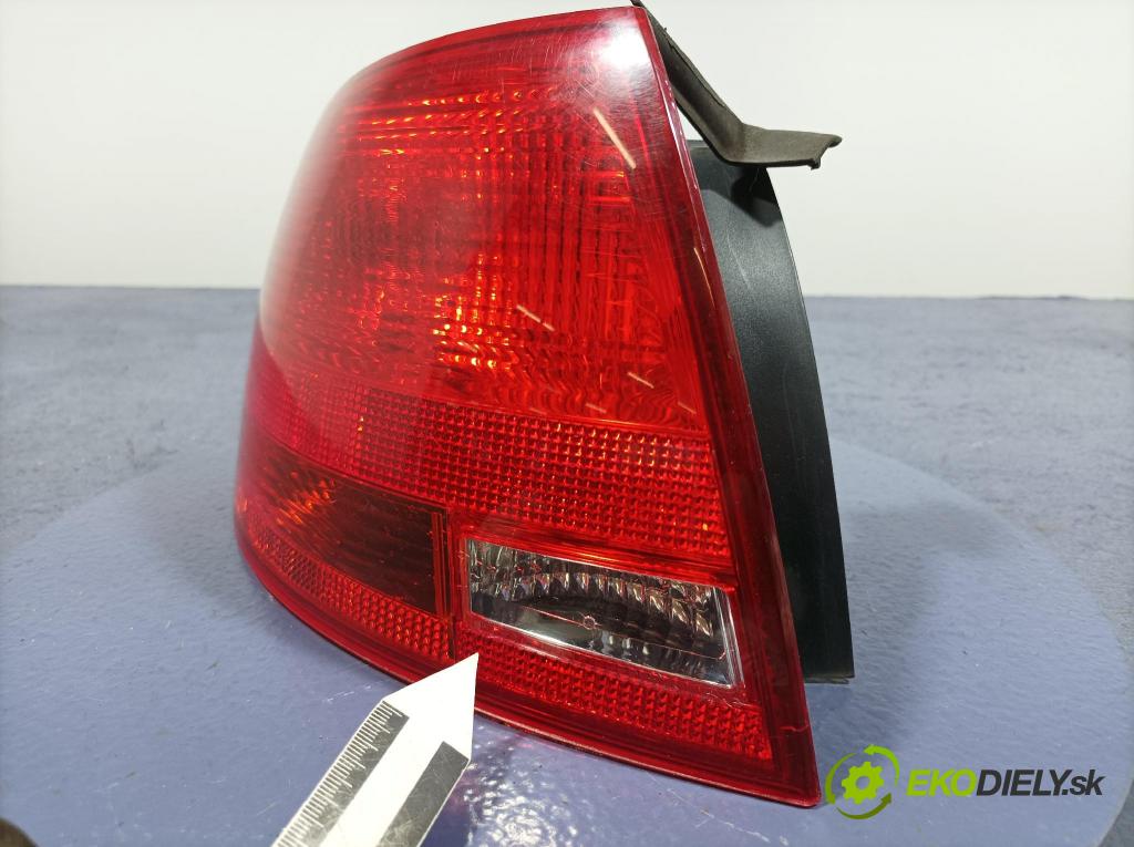 Audi A4 2006 svetlo / reflektor zad ľavá Vonkajsia: 8E9945095E