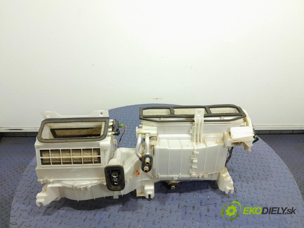 Suzuki Grand vitara 2010 radiator 74100-64J