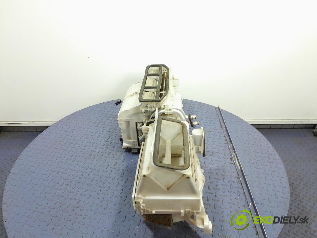 Suzuki Grand vitara 2010 radiator 74100-64J