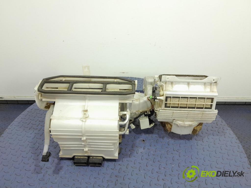Suzuki Grand vitara 2010 radiator 74100-64J