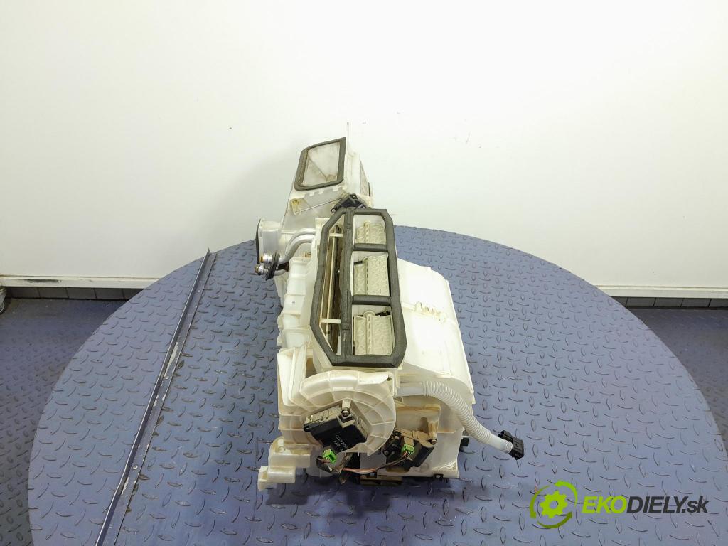 Suzuki Grand vitara 2010 radiator 74100-64J