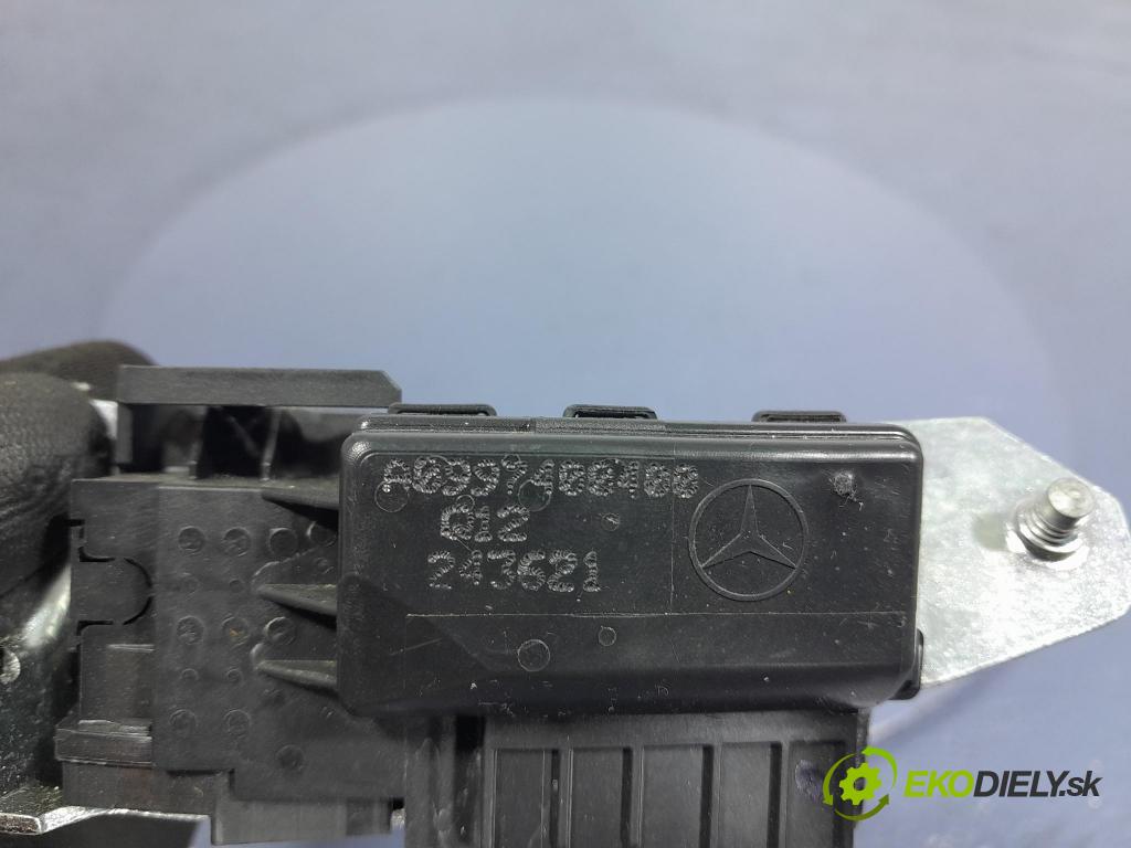 Mercedes A-klasa 2021 zámek Klapky: kufr A0997400400