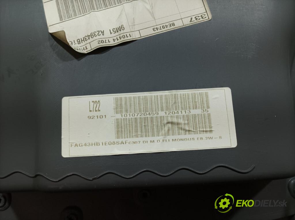 Ford Focus 2011 Tapacír: dveře před levá 01