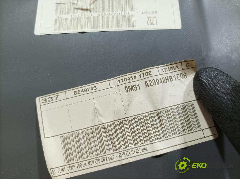 Ford Focus 2011 Čalounictví: dvere Predné ľavá 01