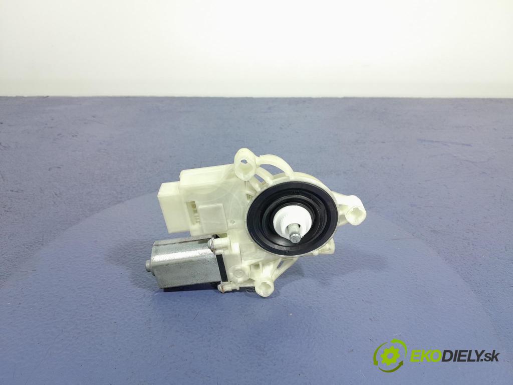 Bmw X5 2022 mechanismus stahování Sklenka: před Levý: 9450069