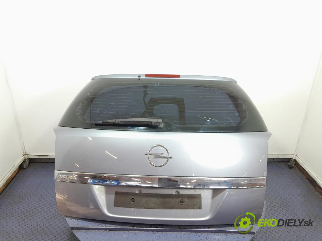 Opel Astra 2011 zadna dveře kufra: kufra: 01