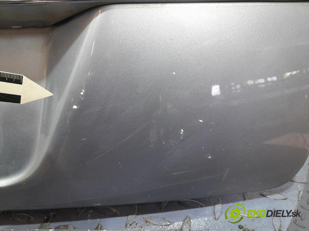 Opel Astra 2011 zadna dveře kufra: kufra: 01