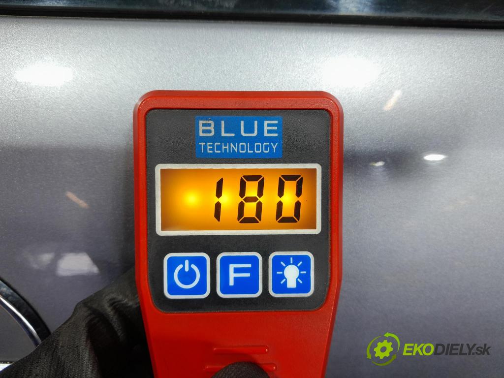 Opel Astra 2011 zadna dveře kufra: kufra: 01