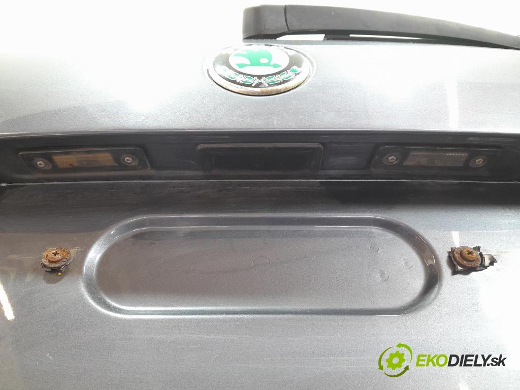 Skoda Octavia 2011 zadna dveře kufra: kufra: 01
