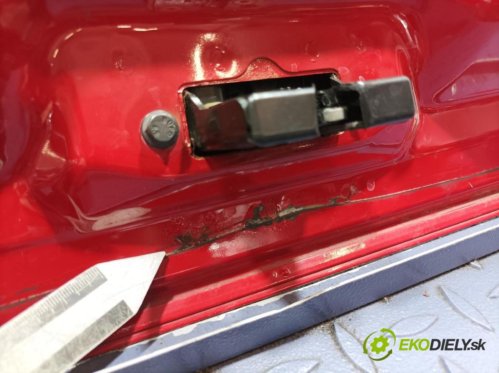 Nissan Micra 2008 zadna dveře kufra: kufra: 01