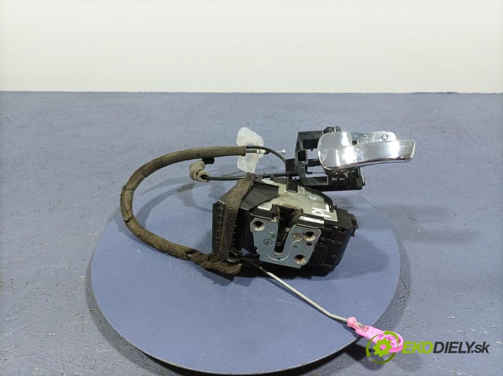 Nissan Qashqai 2012 zámok dvere Predné Vľavo: 01