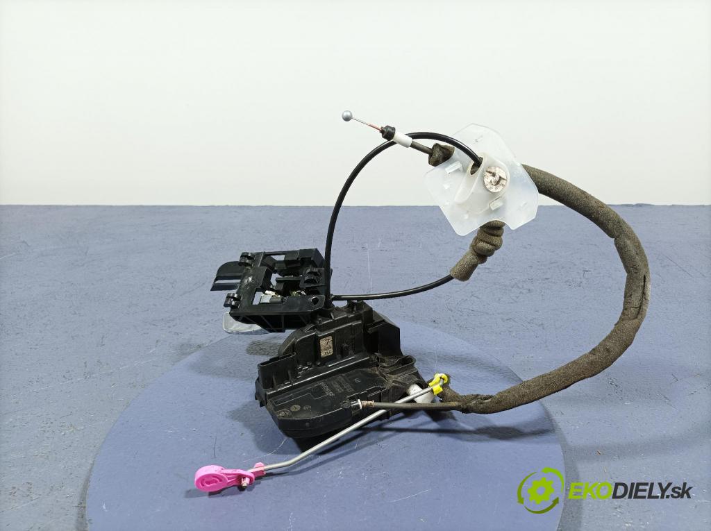 Nissan Qashqai 2012 zámok dvere Predné Vľavo: 01