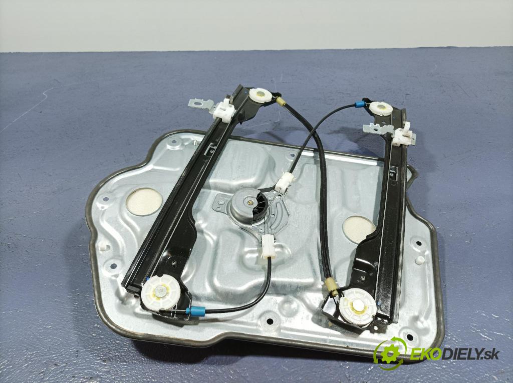Nissan Qashqai 2012 mechanismus stahování Sklenka: před Levý: 01