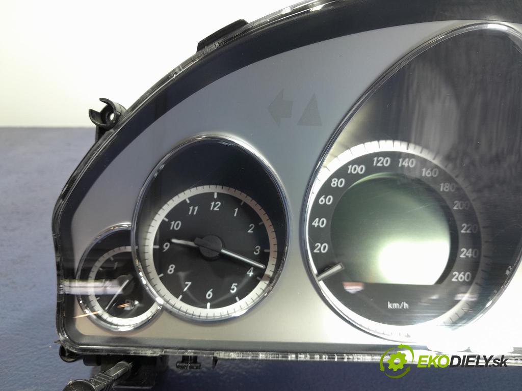 Mercedes E-klasa 2009 Přístrojová deska A2129000001