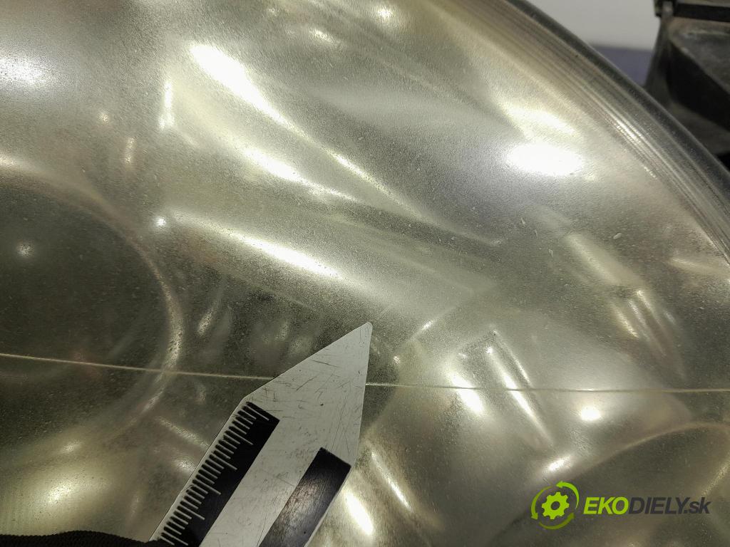 Opel Vectra 2006 Reflektor: v pravo: 13170934