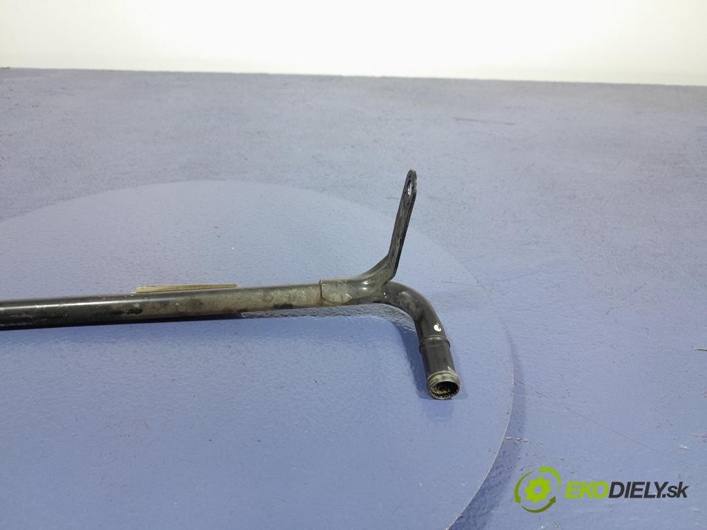 Dodge Challenger 2016 rúrka Chladič: 05038501AA