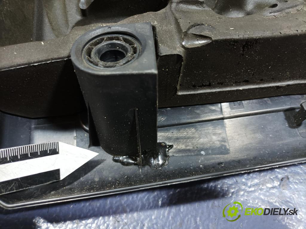 Audi A3 2010 kryt Motor: 01