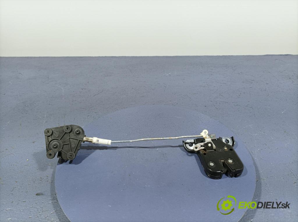 Audi A3 2010 zámek Klapky: kufr 8P3827505