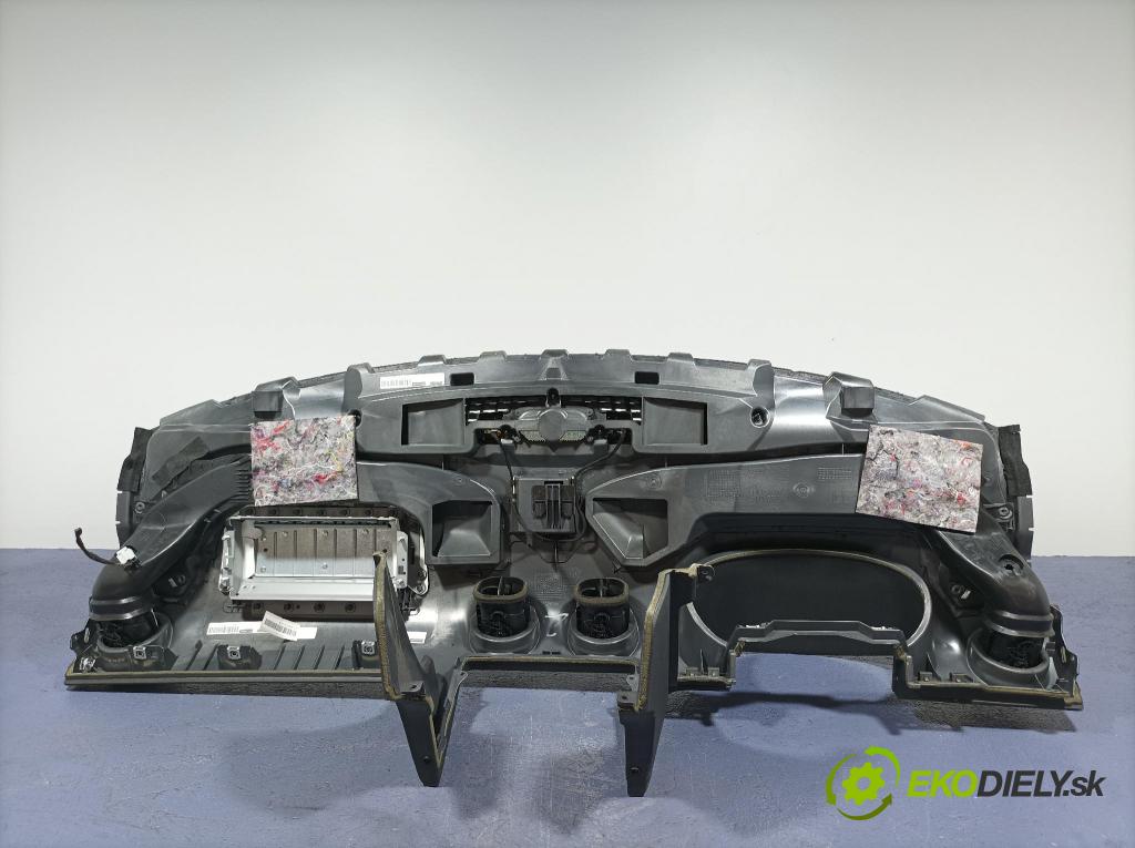 Audi A3 2010 kokpit,přistrojova deska
