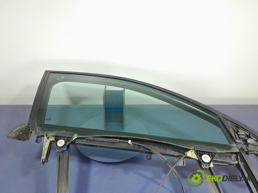 Audi A4 2001 mechanismus stahování Sklenka: před v pravo: 8E0837630