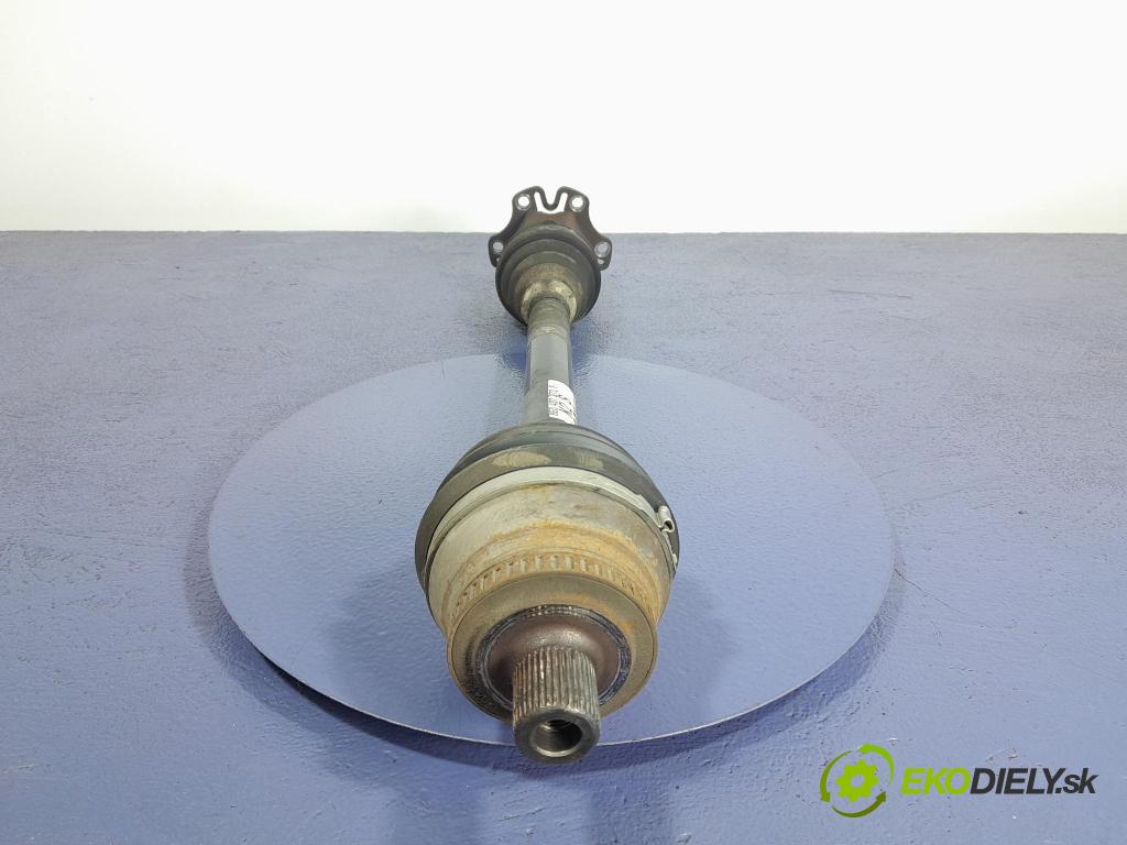 Audi A4 2001 poloos Prava: Predné 8E0407272S