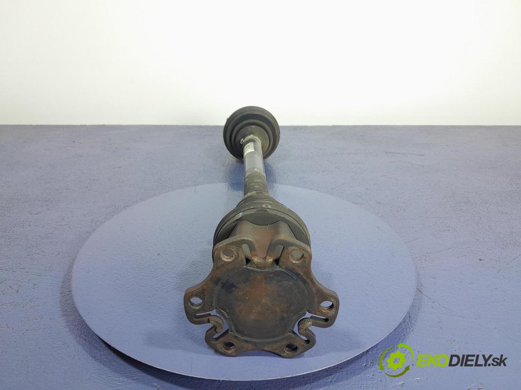 Audi A4 2001 poloos Prava: Predné 8E0407272S