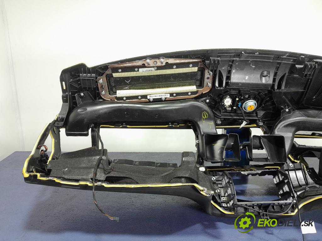 Bmw X5 2013 kokpit,přistrojova deska 01