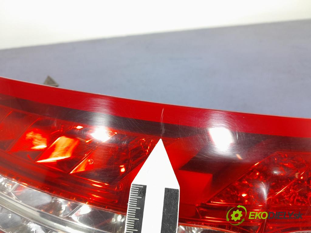 Mercedes E-klasa 2010 světlo Zad: Práva: Mimo: