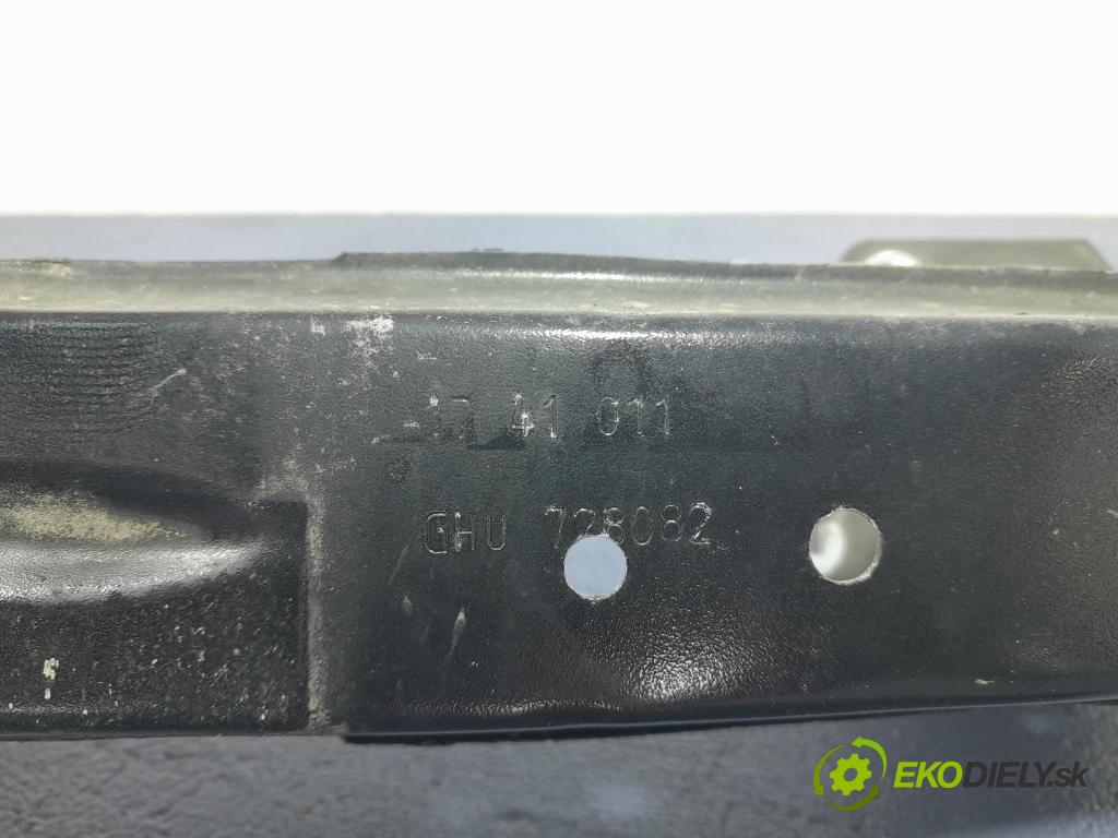 Peugeot 208 2017 výztuha narazník Zad: 01