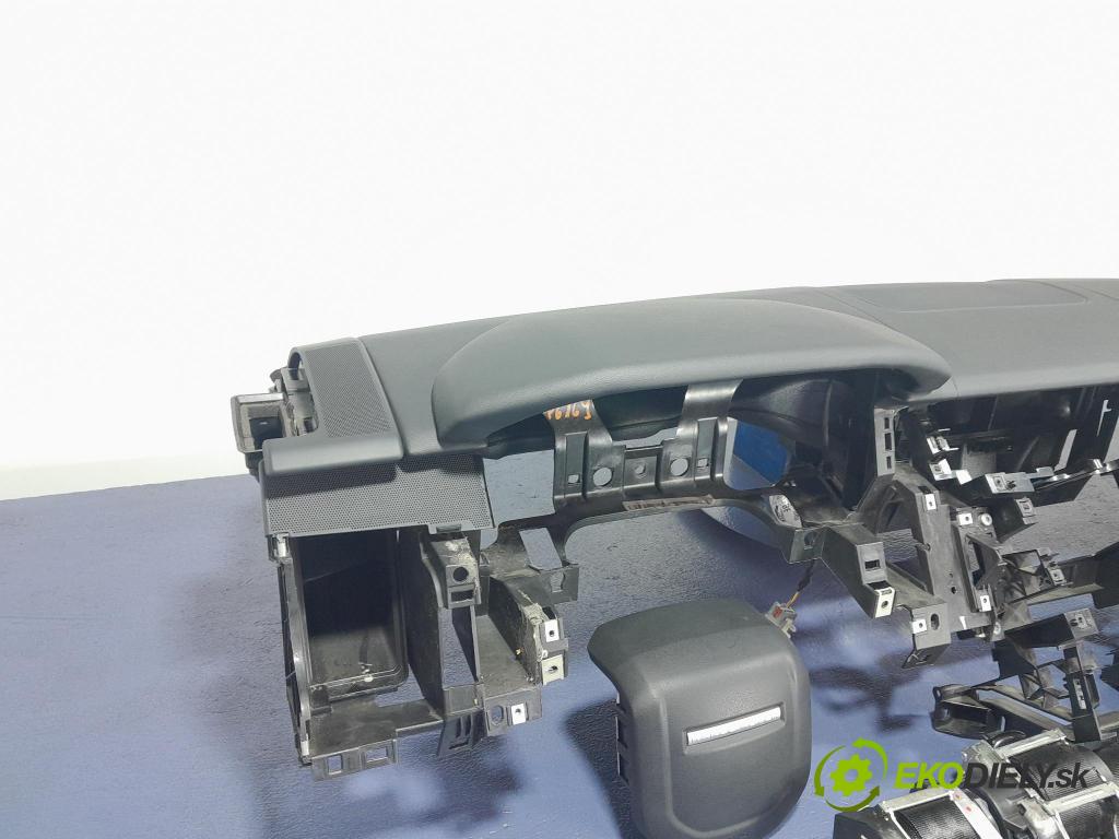 Land rover Range rover 2017 kokpit,přistrojova deska 01