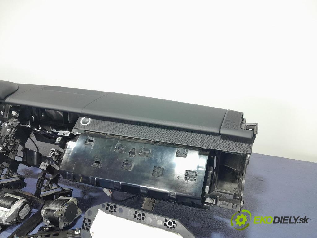 Land rover Range rover 2017 kokpit,přistrojova deska 01