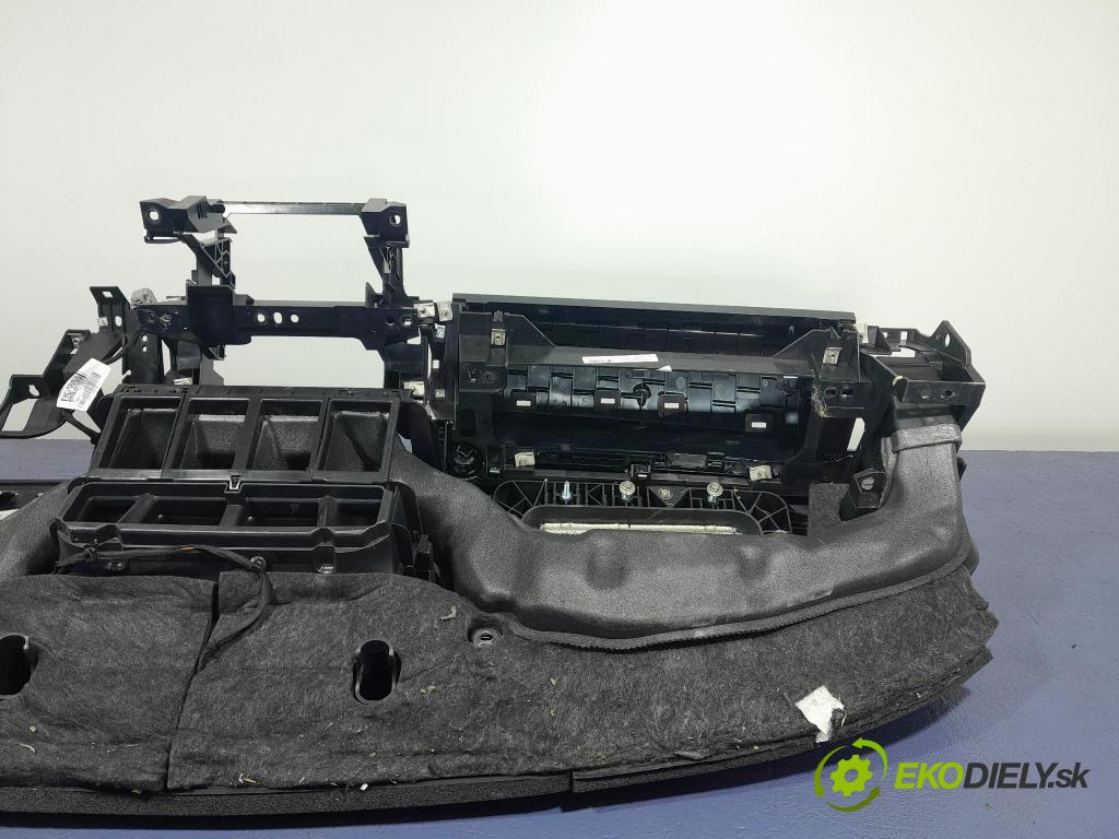 Land rover Range rover 2017 kokpit,přistrojova deska 01