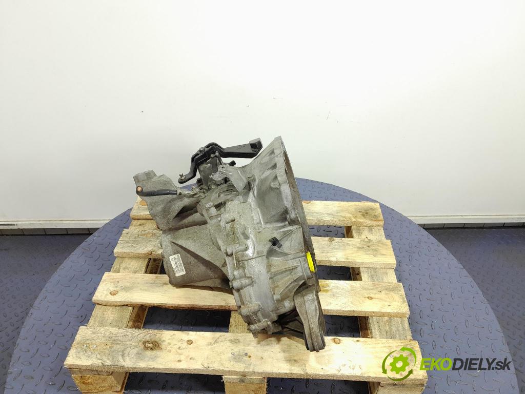 Volvo V40 2015 prevodovka Manualna 1285228 CV6R7002