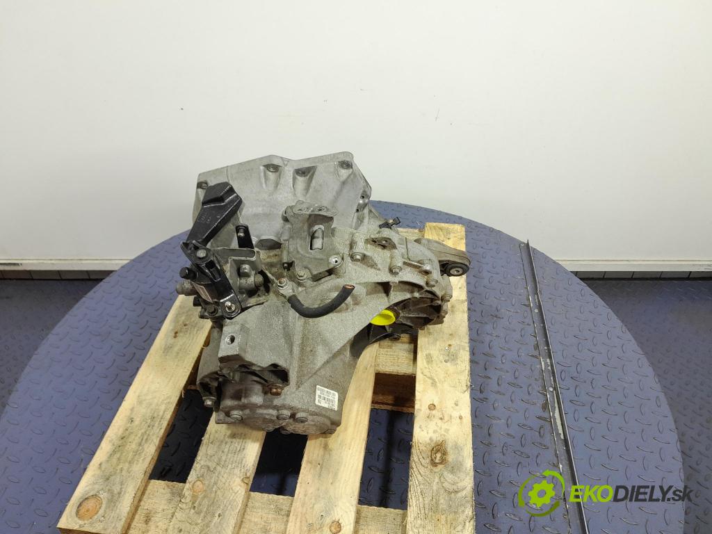 Volvo V40 2015 prevodovka Manualna 1285228 CV6R7002