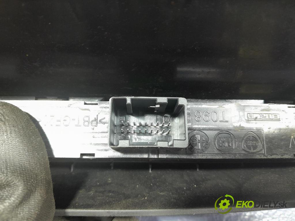 Opel Combo 2013 kryt Plast: Interiéry: 07354986480