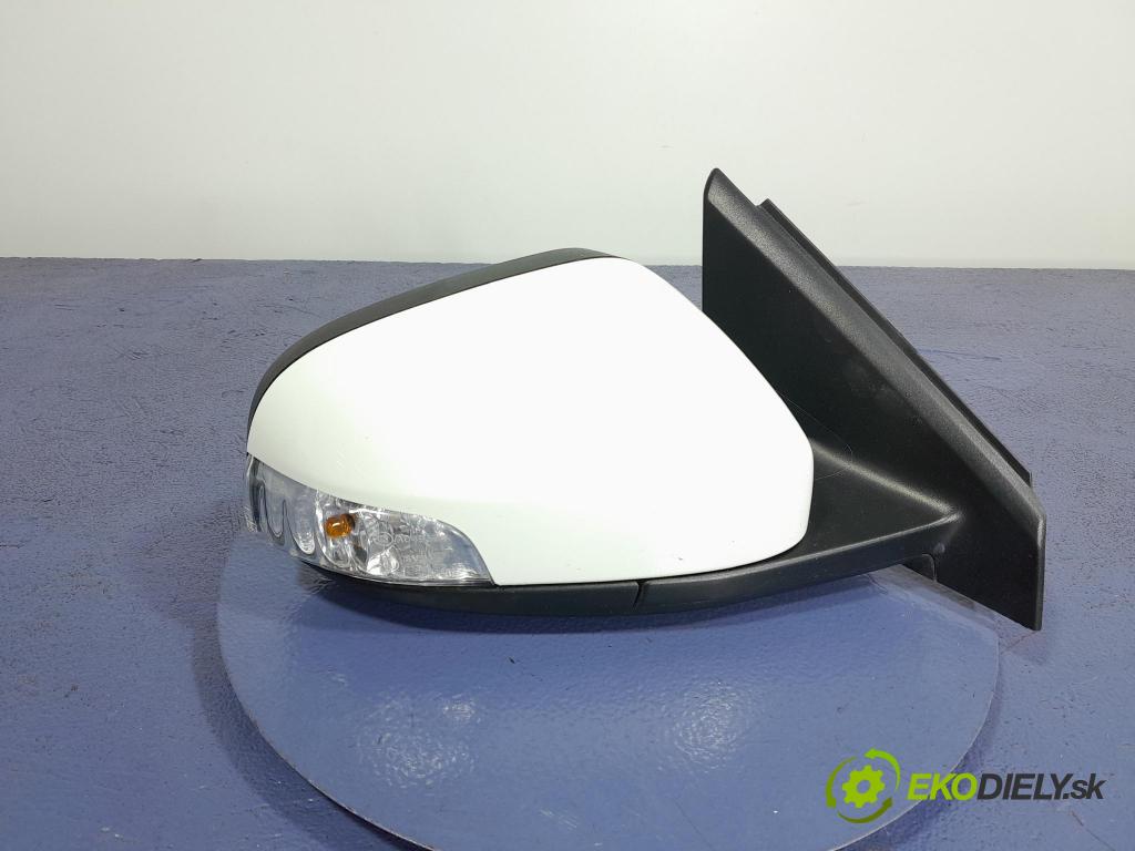 Volvo V40 2015 zrkadlo pravé